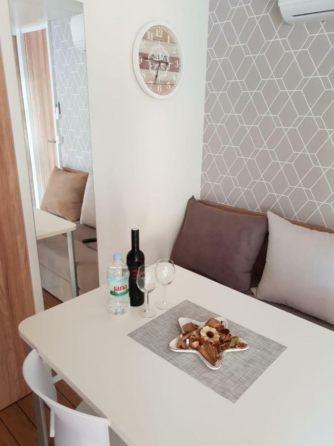 Seahorse Mobile Home, Soline Biograd بيوغْغاد نا موغو المظهر الخارجي الصورة