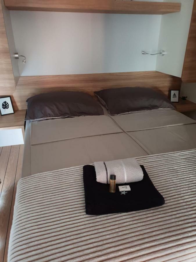 Seahorse Mobile Home, Soline Biograd بيوغْغاد نا موغو المظهر الخارجي الصورة