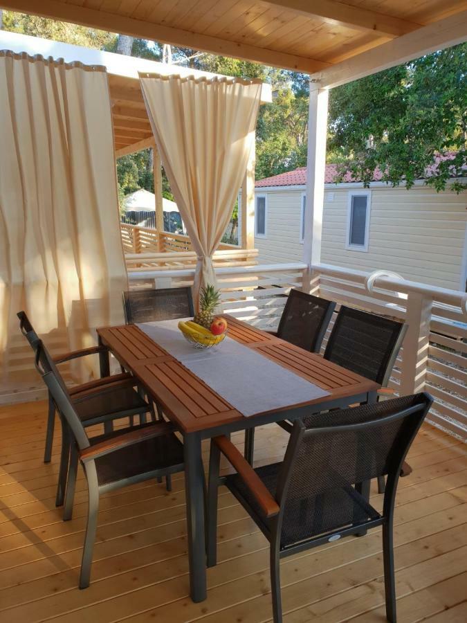Seahorse Mobile Home, Soline Biograd بيوغْغاد نا موغو المظهر الخارجي الصورة