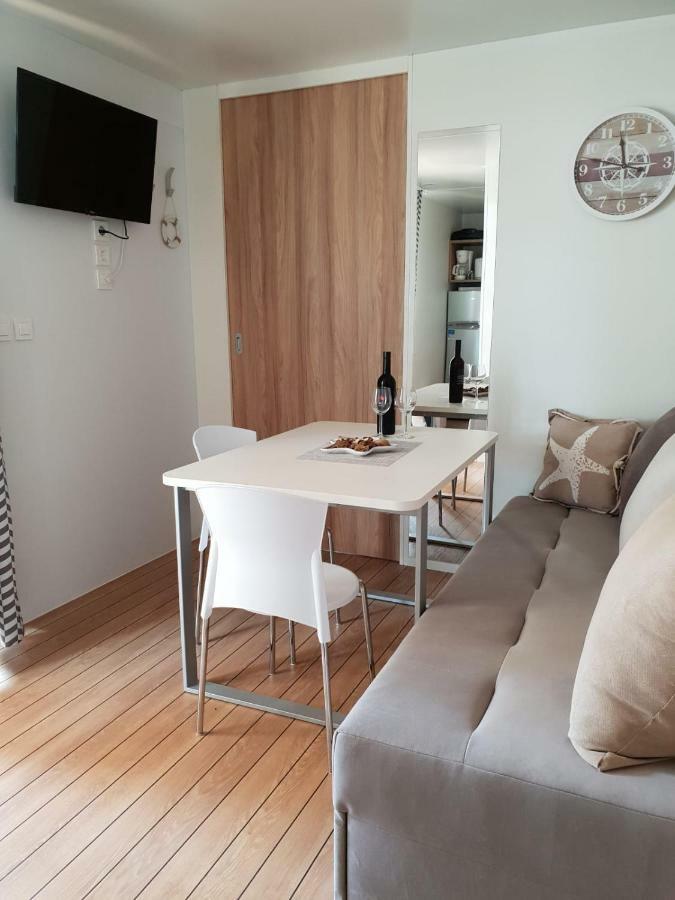 Seahorse Mobile Home, Soline Biograd بيوغْغاد نا موغو المظهر الخارجي الصورة
